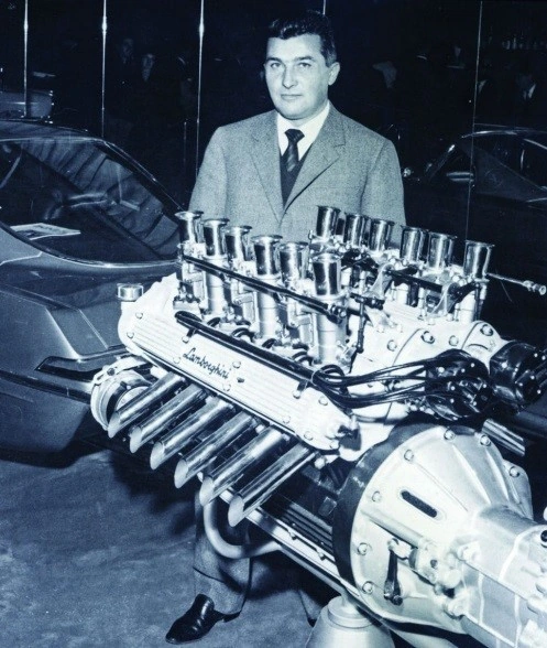 The tera® draws inspiration from Claude Baily’s [ Claude Baily came to Jaguar from the Morris Motors design office. He had come to Morris from the Anzani Engine Factory who built a